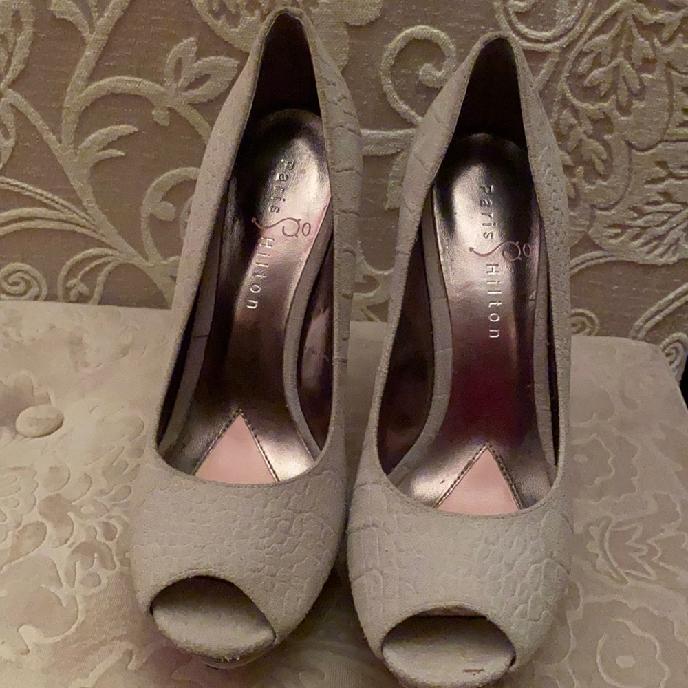 Paris Hiliton Sueded Grey Heels Size 6.5